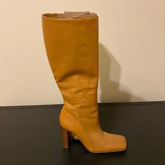Diba Elegant Tan Knee-High Women's Size 8M Leather Square Toe Boots w/4” Heel - Picture 2 of 16